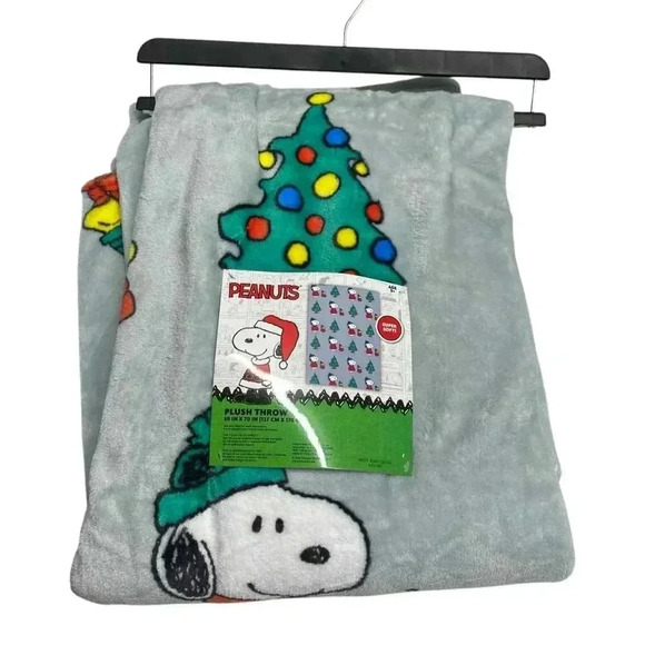 Peanuts Snoopy Woodstock Christmas Tree Plush Throw Blanket 50x70 Gray Holiday - Picture 1 of 6
